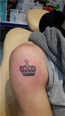 tac-dovmesi---crown-tattoo