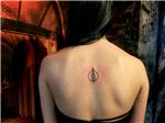 cember-icinde-cam-agaci-sirt-dovmesi---pine-tree-circle-tattoo-back