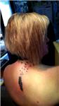 tuy-ve-ucan-kuslar-sirt-dovmesi---feather-and-flying-birds-back-tattoo