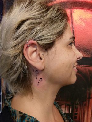 kulak-arkasina-notalar-dovmesi---notes-tattoo-behind-the-ear