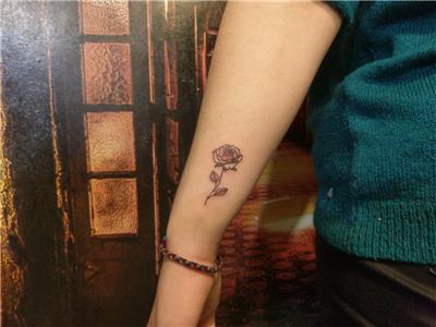 minimal-gul-dovmesi---minimal-rose-tattoo