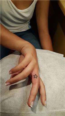 parmak-ici-yildiz-dovmesi---star-tattoo-on-finger