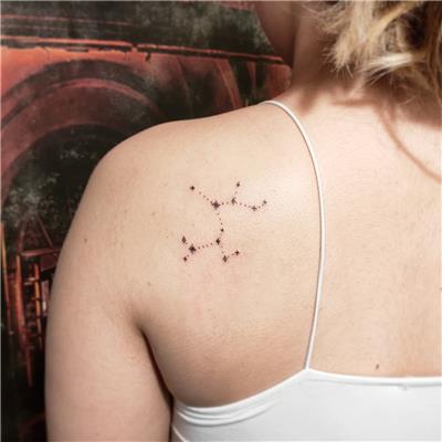 yay-burcu-yildiz-dovmesi---sagittarius-stars-tattoo