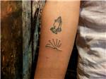 cizgisel-kitap-dovmesi---minimal-book-tattoo