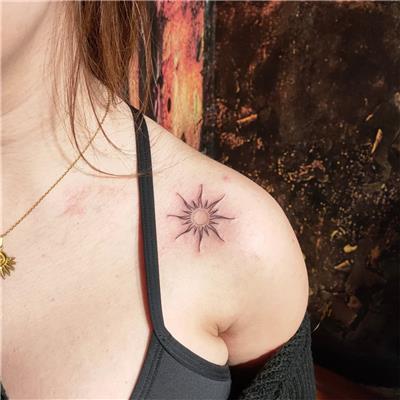 omuza-gunes-dovmesi---sun-tattoo-placed-on-the-shoulder