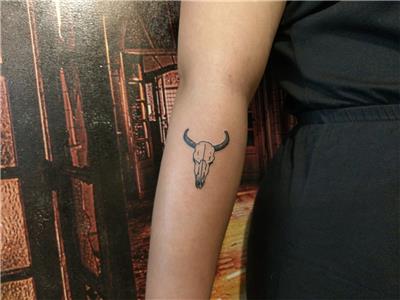boga-kafatasi-dovmesi---bull-skull-tattoo