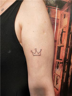 tac-dovmesi---crown-tattoo