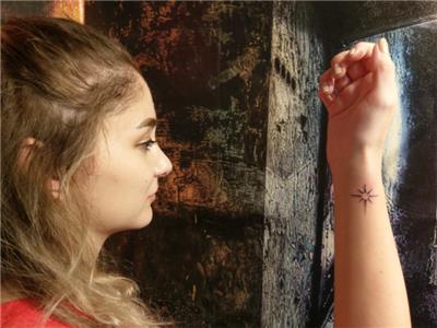 minimal-kutup-yildizi-dovmesi---minimal-north-star-tattoo