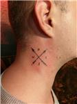 boyuna-oklar-ve-pusula-dovmesi---arrows-and-compass-tattoo-on-neck