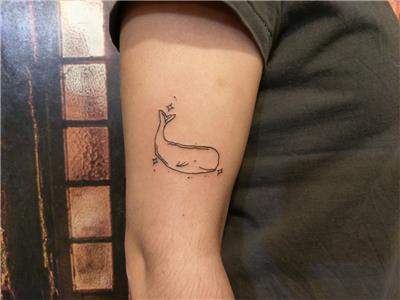 cizgisel-balina-ve-yildizlar-dovmesi---line-whale-and-stars-tattoo-