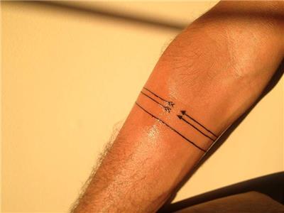 kolu-saran-ok-bant-cizgi-dovmesi---arm-band-line-arrow-tattoos