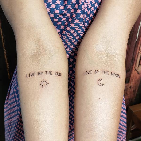 Live By The Sun Love By The Moon Tattoo Yazı İsim Dövmeleri Çeşitleri