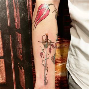 Kl ve Laleler Dvmesi / Sword and Tulip Tattoo