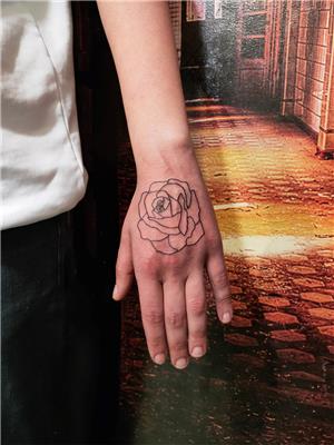 el-uzerine-cizgisel-gul-dovmesi---rose-tattoo-on-hand