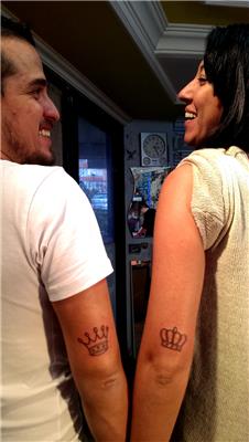 ciftlere-ozel-tac-dovmeleri---couple-crown-tattoos