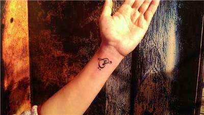 sol-ve-fa-anahtari-kalp-muzik-dovmesi---g-and-f-key-heart-music-tattoo