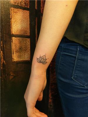 minimal-lotus-cicegi-dovmesi---minimal-lotus-tattoo