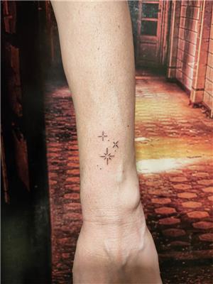 bilege-yildizlar-dovmesi---stars-tattoo