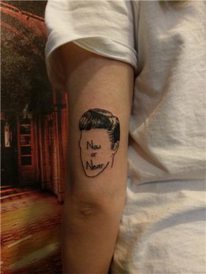 elvis-presley-cizgisel-yuz-cizimi-ve-sarki-sozu-dovmesi---elvis-presley-face-silhouette-now-or-never-tattoo