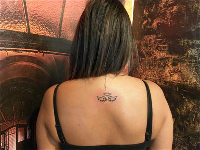 sembolik-melek-kanadi-ve-hare-dovmesi---angel-wings-halo-tattoo