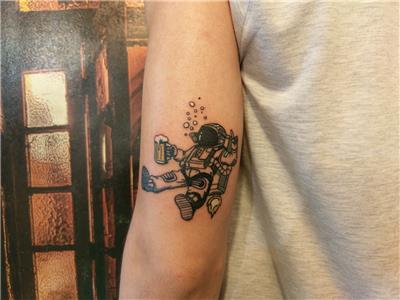 bira-icen-astronot-dovmesi---space-astronaut-drinking-beer-cosmic-party-tattoo