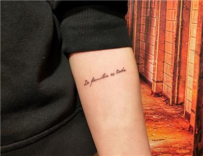 aile-her-seydir-yazi-dovmesi---la-familia-es-todo-breaking-bad-tattoo