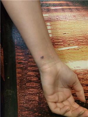 el-yazisi-ile-self-love-ve-18-dovmesi---self-love-and-18-tattoo