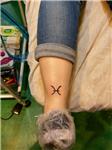 balik-burcu-sembolu-dovmesi---pisces-horoscope-sign-tattoo