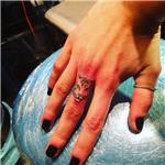 parmak-uzerine-kaplan-dovmesi---tiger-tattoo-on-finger