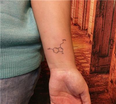 mutluluk-hormonu-serotonin-dovmesi---serotonin-tattoo