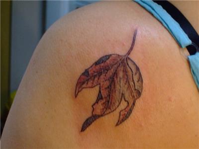 kurumus-cinar-yapragi-dovmesi---dry-leaves-of-sycamore-tattoo