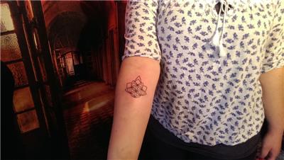 mandala-lotus-cicegi-dovmesi---mandala-lotus-tattoo