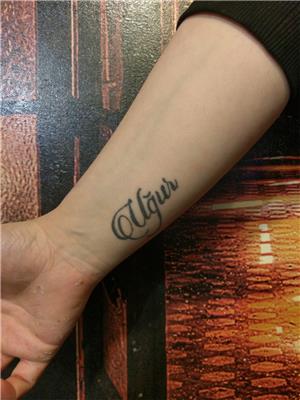 ugur-isim-dovmesi-gul-dovmesi-ile-kapatma-calismasi---name-tattoo-cover-up-with-rose-tattoo