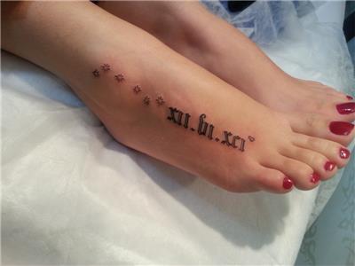 yildizlar-ve-roma-rakamlari-ile-tarih-dovmesi---stars-and-roman-numerals-tattoo