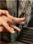 parmak-yazi-isim-tuy-ile-kapatma-dovmesi---finger-name-tattoo-cover-up-with-feather