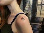 omuz-basina-minimal-kar-tanesi-dovmesi---minimal-snowflake-tattoo