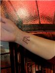 cocuk-cizimi-kalpli-tac-ve-anne-yazisi-dovme---heart-crown-and-mom-tattoos-