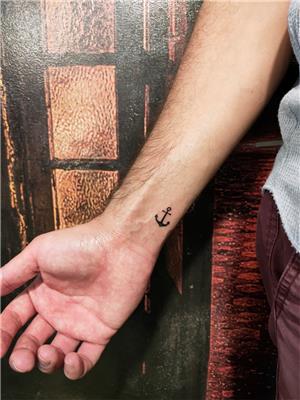 bilege-capa-dovmeleri---minimal-anchor-tattoos