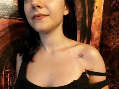 minimal-lotus-cicegi-dovmesi---minimal-lotus-tattoo