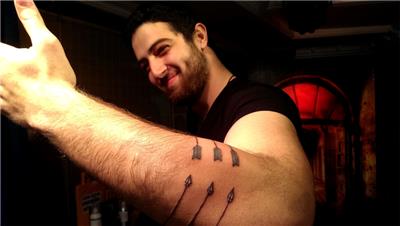 kolu-saran-ok-ve-isim-dovmeleri---arrow-and-name-tattoos