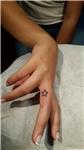 parmak-ici-yildiz-dovmesi---star-tattoo-on-finger