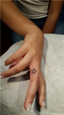 parmak-ici-yildiz-dovmesi---star-tattoo-on-finger