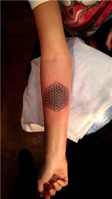 yasam-cicegi-sempiternal-halkalar-dovmesi---flower-of-life-tattoo