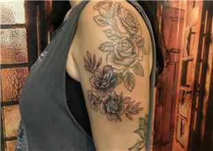 Kol zerine Glgeli iek ve Yapraklar Dvmesi / Flower Tattoos on Arm