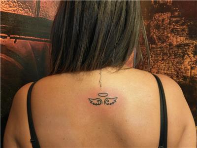 sembolik-melek-kanadi-ve-hare-dovmesi---angel-wings-halo-tattoo