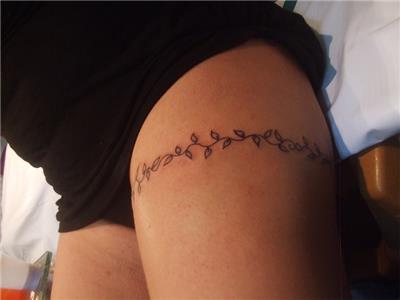 bacaga-sarmasik-dovmesi---leg-ivy-tattoo