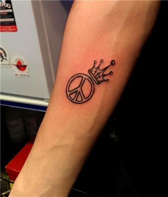 tac-ve-baris-isareti-dovmesi---peace-symbol-and-crown-tattoo