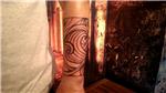 cerceve-icinde-cizgisel-deniz-dalgalari-dovmesi---geometric-waves-line-work-tattoo