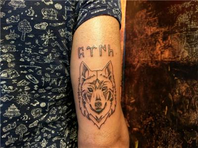 kurt-dovmesi-ve-gokturkce-turk-yazisi---wolf-tattoo