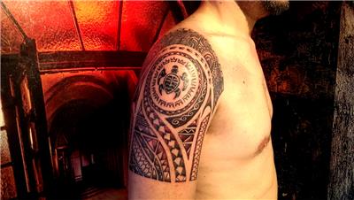 maori-kol-omuz-kapama-dovmesi---maori-sleeve-tattoo